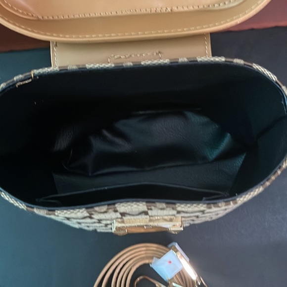 M mini bag w/ crossbody strap TAN - Picture 8 of 11